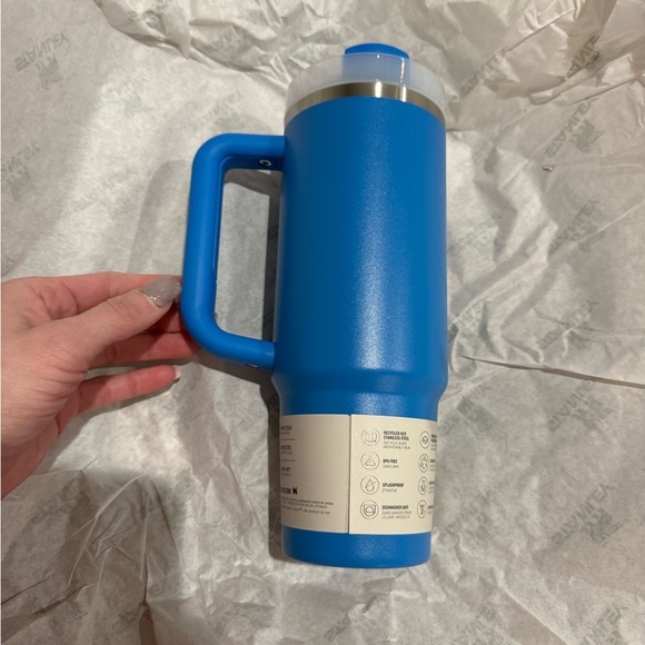Nwt Stanley Quencher H2.0 Tumbler in Bold Blue - Picture 4 of 7